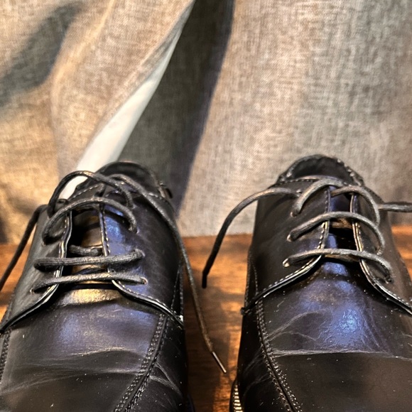 Shoes - Picture 4 of 9